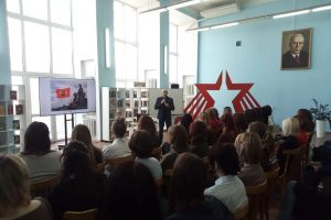 В Курске художник Андрей Дареев прочитал лекцию о создании сюжетной картины