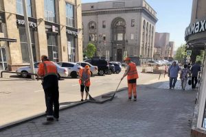 В Курске к уборке улиц привлекли 68 единиц техники