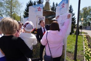 В поселке Пристень Курской области открыли памятные стелы восьми погибшим участникам СВО