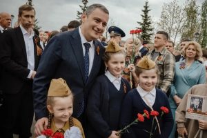 Куряне встретили День Победы оркестрами, автопробегом и полевой кашей