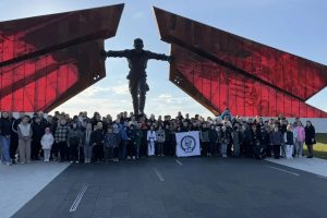 Юные курские спортсмены посетили мемориальный комплекс «Курская битва»