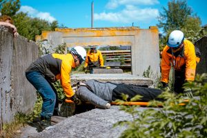 Курские спасатели отработали действия при завалах