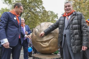 Колобок идёт по свету