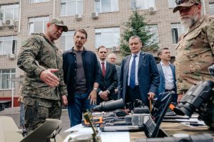 Губернатор и полпред президента в ЦФО обсудили в Курске вопросы безопасности и поддержки бизнеса