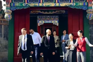 Мэр Курска Евгений Маслов участвует в форуме в Шэньяне