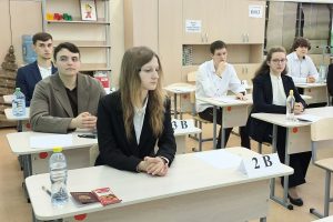 Курские школьники сдают ЕГЭ по русскому языку