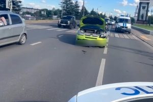 В Курске водитель сбил двух детей на электросамокате