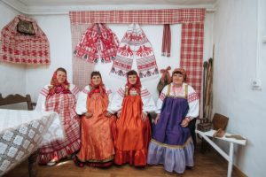 Яркие нити саморядовских мастериц