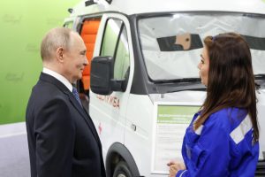 Президент России Владимир Путин встретился с фельдшером скорой из Курской области