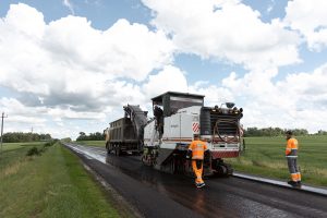 В Советском районе уложат 11 км асфальта к школе и обелиску