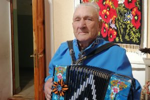 «По жизни с балалайкой и гармонью»