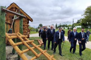Губернатор Курской области проинспектировал ход работ по строительству соцобъектов в Курчатове
