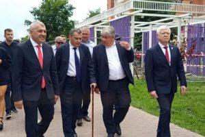 Губернатор Курской области проинспектировал ремонт больницы и колледжа в Железногорске