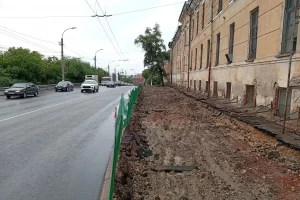 В Курске на улице Сонина ремонтируют тротуар
