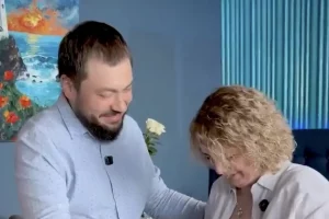 Курский врач встретился с женщиной, которой помог победить лейкоз