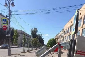 В Курске демонтировали светофор после ДТП