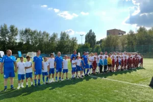 В Курске прошёл товарищеский футбольный матч между сборной правительства и сборной СМИ