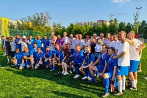 Губернатор Александр Хинштейн поздравил курян с Днём спортивного журналиста