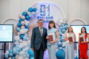 Будущим филологам вручили дипломы