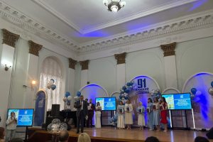 Александр Хинштейн вручил дипломы курским филологам
