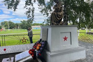 Александр Хинштейн почтил память героев Великой Отечественной войны и СВО