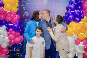 Губернатор Курской области поделился рецептом семейного счастья в День семьи, любви и верности