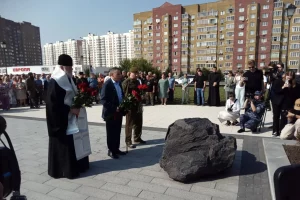 Куряне почтили память погибших во вторую годовщину вторжения ВСУ