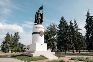 В Первомайском парке Курска завершили реконструкцию памятника Александру Невскому