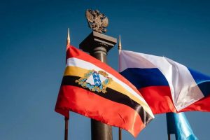 Александр Хинштейн поздравил курян с Днём Государственного флага России