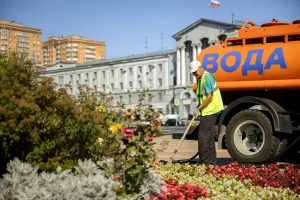 В Курске на полив парков и скверов в жару ежедневно тратят более 45 кубометров воды
