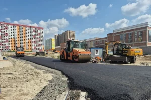 В Курске на проспекте Надежды Плевицкой укладывают асфальт