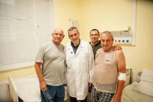 Александр Хинштейн навестил пострадавших при последних атаках ВСУ курян