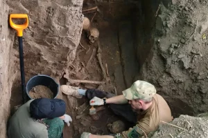 В Знаменской роще Курска поисковики обнаружили новые страшные находки