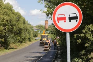 В Медвенском районе Курской области завершают ремонт дороги