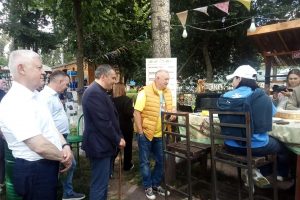 Александр Хинштейн посетил улиточную ферму в Фатежском районе Курской области