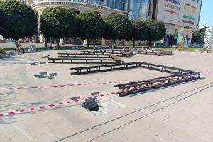 В Курске на Театральной площади появится новая зона отдыха с качелями