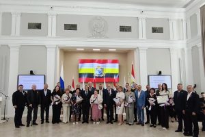 Александр Хинштейн вручил государственные и региональные награды особо отличившимся курянам