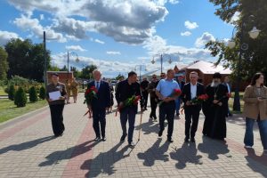 Александр Хинштейн и Василий Пискарёв почтили память героев Курской дуги в Понырях
