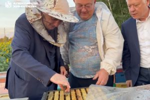 Губернатор Курской области поздравил с Медовым спасом и началом Успенского поста