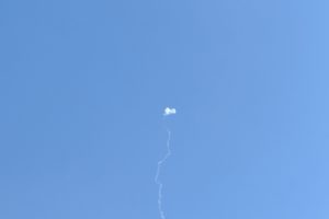 В Курске обломки сбитых БПЛА упали на пять улиц и на крышу вуза
