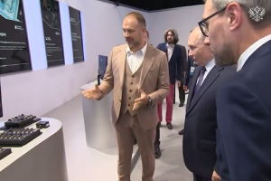 Курский разработчик представил президенту систему дистанционного управления буровой установкой