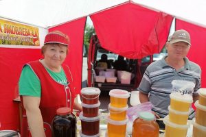 В Курске проходит ярмарка мёда