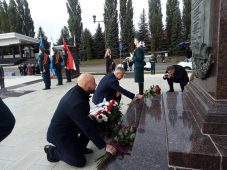 В Курске в День города возложили цветы в память о земляках