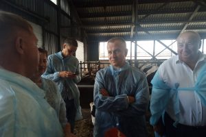 Александр Чепик проверил предприятия АПК и школу в Солнцевском районе Курской области