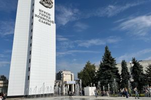 На площади Героев Курской битвы запустили сухой фонтан