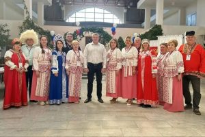 Члены участковой комиссии в Курском районе встречают избирателей в народных костюмах