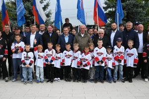 Легенды отечественного хоккея посетили Курск