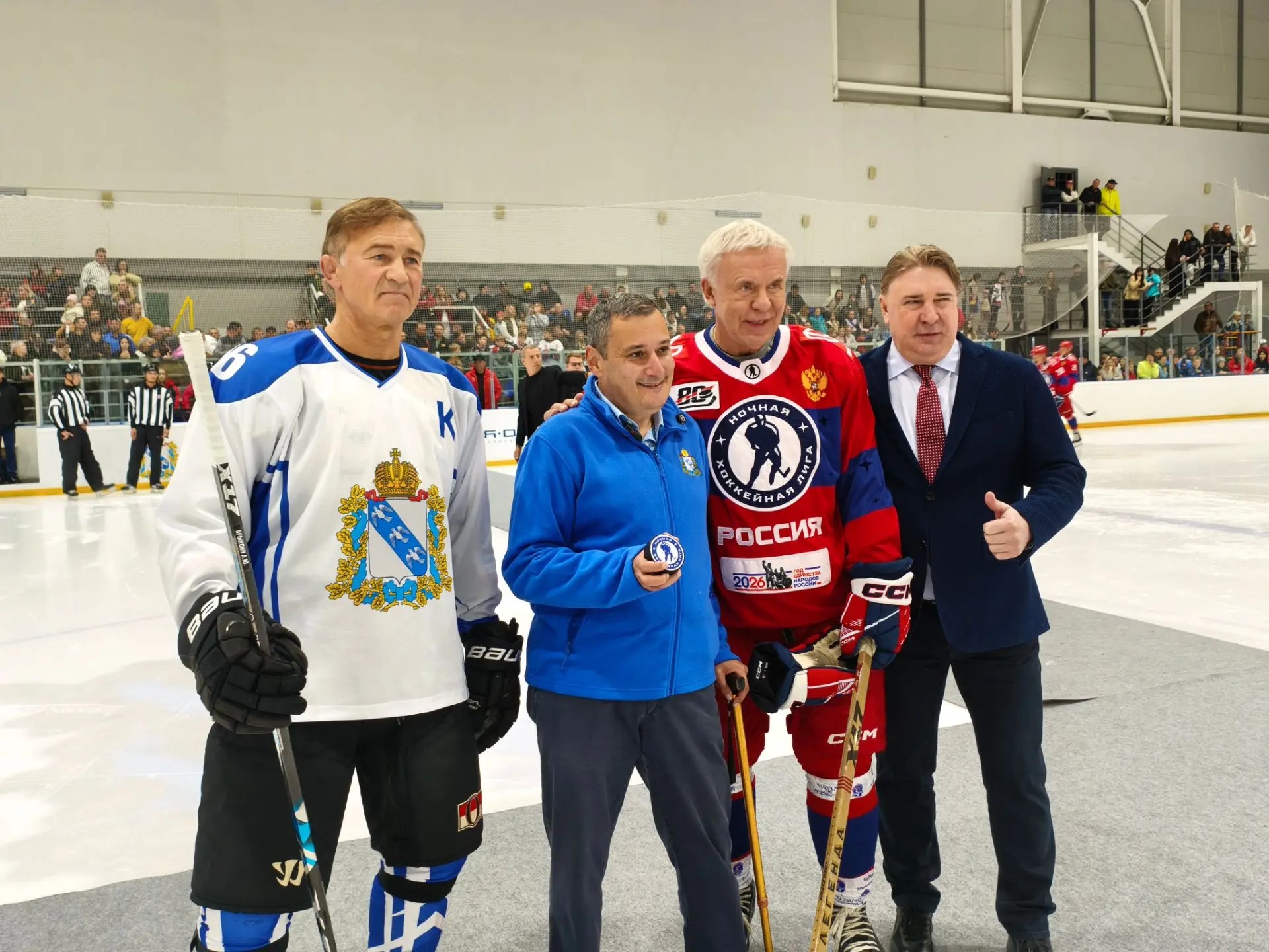 Олимпийские чемпионы сыграли в хоккей с курскими спортсменами
