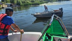 В Курской области добровольцы помогают спасателям патрулировать реки и пруды