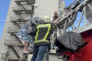 В Курске из горящего дома спасли 36 человек